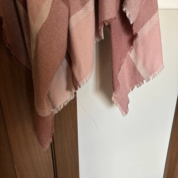 LC Lauren Conrad Blush Pink Plaid Blanket Shawl Wrap Winter - Picture 5 of 5